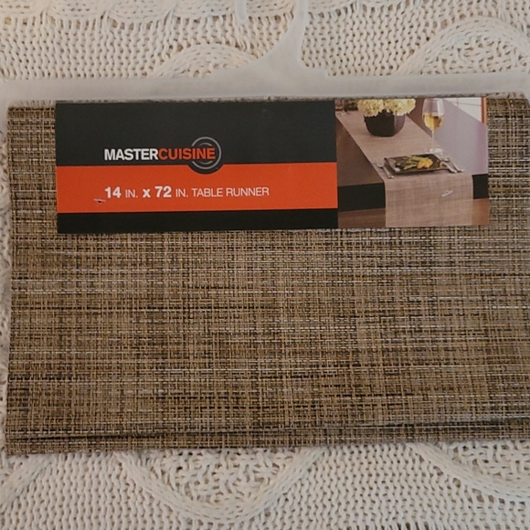 Table Runner - Picture 1 of 2